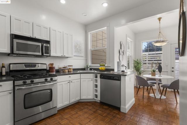 3555 17th St., San Francisco CA: https://media.crmls.org/mediaz/d20fd805-a757-4a90-aa1b-e926f542c6cb.jpg
