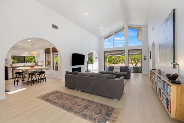 4 Lincoln Place, Rancho Mirage CA: https://media.crmls.org/mediaz/d20feefe-7998-44df-8ac7-bdc5e699c779.jpg