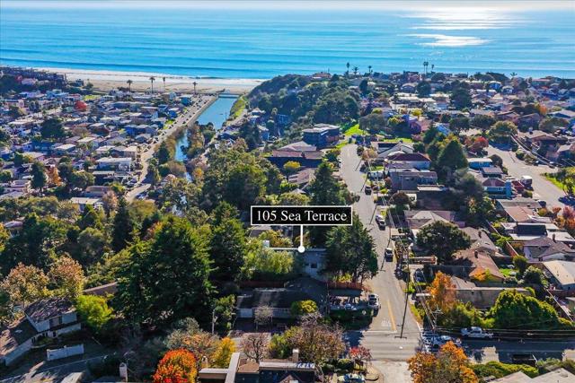 105 Sea Terrace Way, Aptos CA: https://media.crmls.org/mediaz/d21012e4-7e7e-4057-881f-1cd2fdc5ba48.jpg