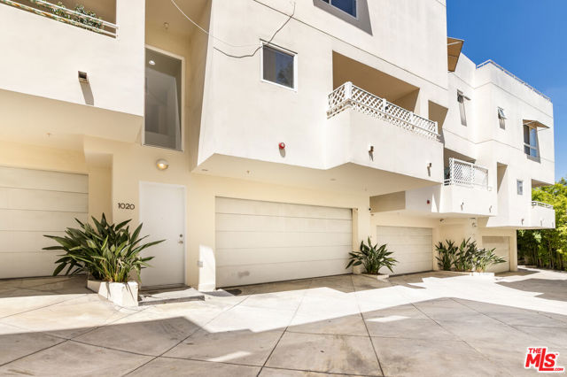 1020 Hilldale Avenue, West Hollywood CA: https://media.crmls.org/mediaz/d21058b0-4a6e-4306-92a5-d9a413e213f6.jpg