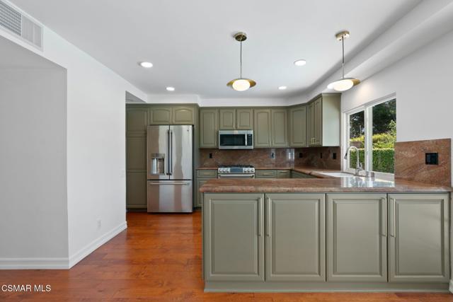 1984 Nettlebrook Street, Westlake Village CA: https://media.crmls.org/mediaz/d2109fc3-a8d8-4e0b-bb95-38f972d41507.jpg