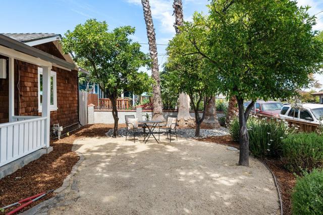 639 Douglas Avenue, Redwood City CA: https://media.crmls.org/mediaz/d2114f58-adb6-4714-87ba-028b41729295.jpg