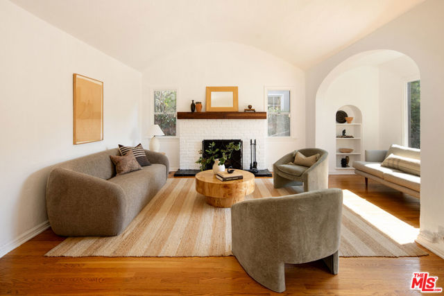 1307 Hauser Boulevard, Los Angeles CA: https://media.crmls.org/mediaz/d211829e-7cfa-47bd-aae5-2535c8775585.jpg