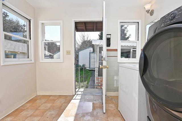 Image 27 of 51 For 181 Lewelling Blvd