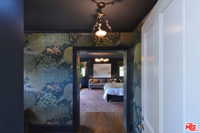 4444 Libbit Avenue, Encino CA: https://media.crmls.org/mediaz/d2118464-ee3d-4816-8818-f911816d5b59.jpg