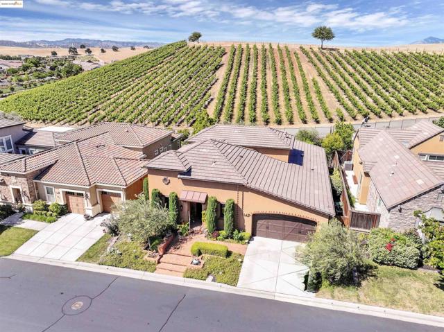 1147 Saint Julien St, Brentwood CA: https://media.crmls.org/mediaz/d21204eb-3a93-4260-a0a8-ec7212324785.jpg