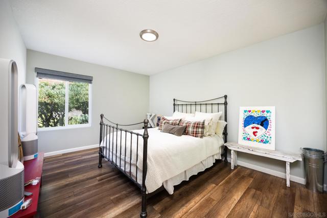 1857 Goldenrod Ln, Vista CA: https://media.crmls.org/mediaz/d2122d65-e97a-4c38-b8f8-a32aa3479e39.jpg