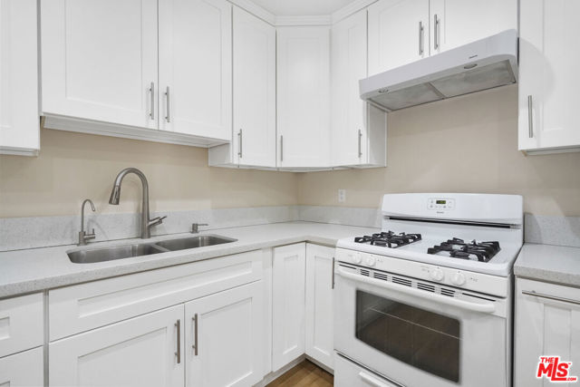 330 North Jackson Street, 320 photo 8