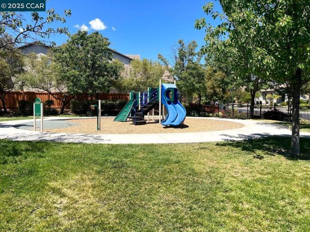 2261 Genoa St, Danville CA: https://media.crmls.org/mediaz/d21344f5-c6df-4bba-825f-23d02ccdc7a9.jpg