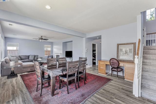 799 Ellerbrook St, Mountain House CA: https://media.crmls.org/mediaz/d21354db-cb39-4048-a70a-03dce4b57e17.jpg