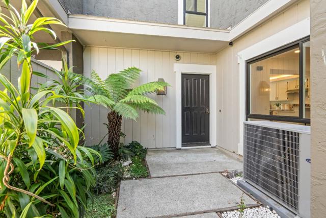 17 Spinnaker Place, Redwood City CA: https://media.crmls.org/mediaz/d21372b0-7a14-4049-beaf-45bd1a25750c.jpg