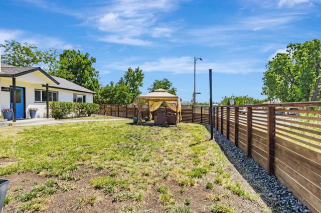 2698 Goodwin Avenue, Redwood City CA: https://media.crmls.org/mediaz/d2137ebe-1d8e-40ee-ab0a-4fb9e462b5b8.jpg