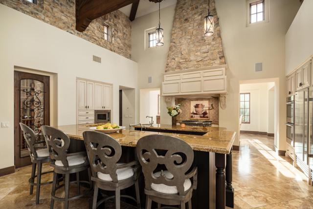 4258 Via Ravello, Rancho Santa Fe CA: https://media.crmls.org/mediaz/d2139e0b-9d79-4571-a773-fd14c9956f8a.jpg