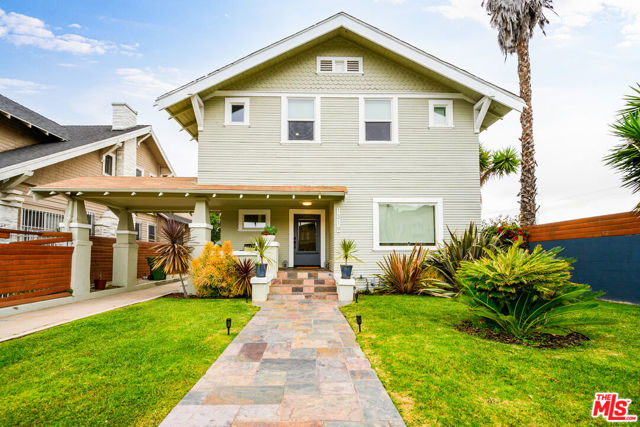 1319 12th Avenue, Los Angeles CA: https://media.crmls.org/mediaz/d21422d1-7cdb-437a-8305-d5f3066844db.jpg