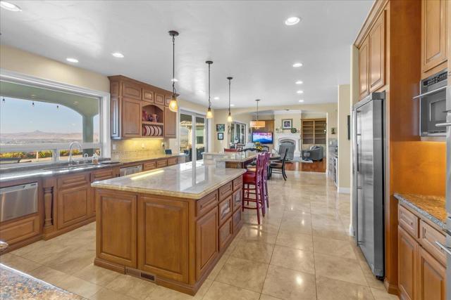 4116 Ashford Circle, Hollister CA: https://media.crmls.org/mediaz/d2153df9-6dac-441b-b49f-fe2e2326db8a.jpg