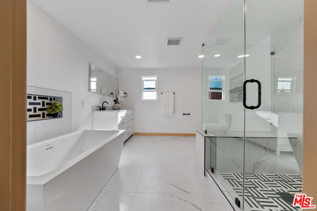 1722 E Turmont Street, Carson CA: https://media.crmls.org/mediaz/d215ed81-8ecf-498a-9171-5cd6e66df978.jpg