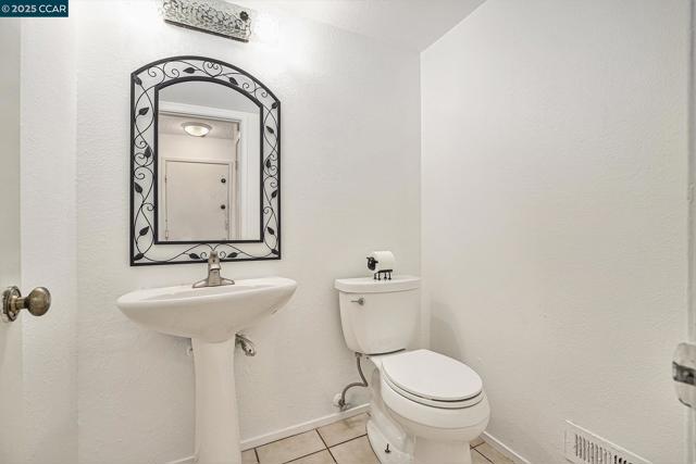 2921 19Th St, San Pablo CA: https://media.crmls.org/mediaz/d21639ea-c859-40f2-8906-f6aa56372c97.jpg