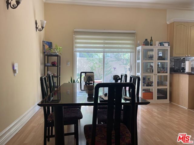 2223 Montrose Avenue, Montrose CA: https://media.crmls.org/mediaz/d217db18-f8bc-4e6a-80b1-35db7e72f554.jpg