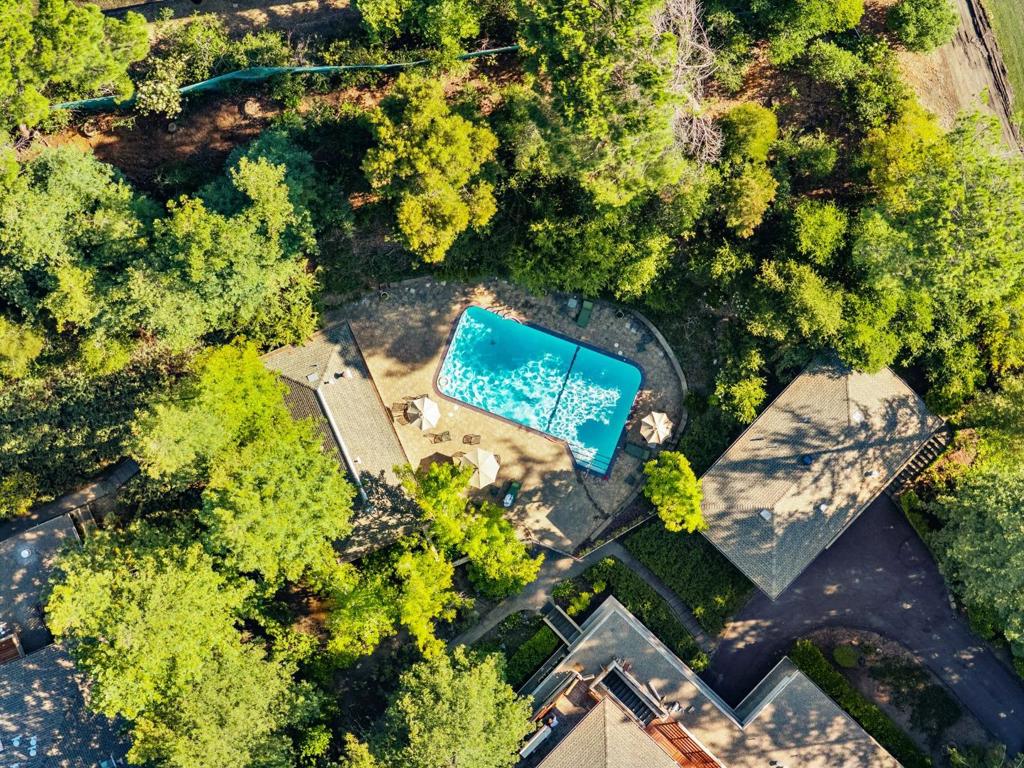 https://media.crmls.org/mediaz/d217e849-dc6b-405b-9e05-d5fd0b28f160.jpg?preset=X-Large