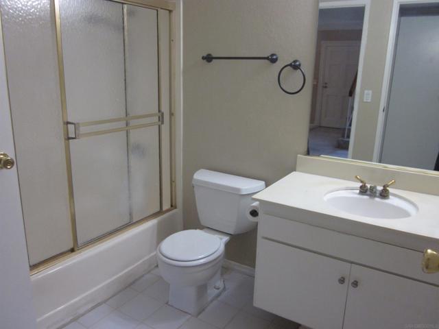 10706 Esmeraldas Dr, San Diego CA: https://media.crmls.org/mediaz/d21848e1-a525-49eb-9068-7bd6870b0d99.jpg
