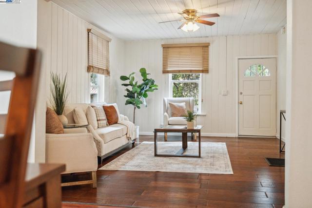11349 Alameda Ave, Brookdale CA: https://media.crmls.org/mediaz/d2187ae9-1e4e-44d5-a05c-defd08b34063.jpg