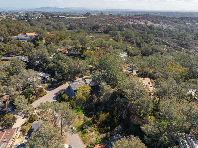 0 Hidden Pines Rd, Del Mar CA: https://media.crmls.org/mediaz/d2188582-e67a-4081-bfbc-f03b61e86837.jpg