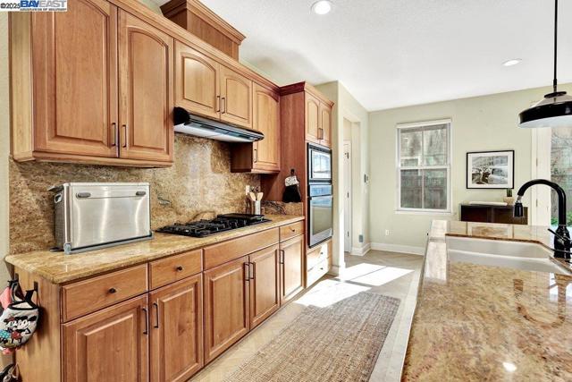 1166 Taraya Terrace, Hercules CA: https://media.crmls.org/mediaz/d218c5f3-6843-4f19-89c6-e07b4931c6fb.jpg
