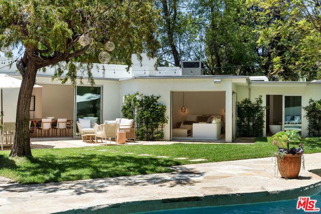 9451 Hidden Valley Place, Beverly Hills CA: https://media.crmls.org/mediaz/d2194314-db61-48d4-a9c0-aa19d97d71db.jpg