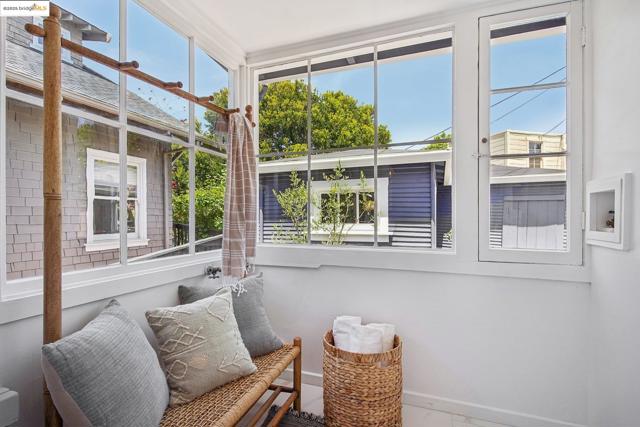 320 Forest St, Oakland CA: https://media.crmls.org/mediaz/d219547c-6ba7-41dd-ad91-5ae1c814fca3.jpg