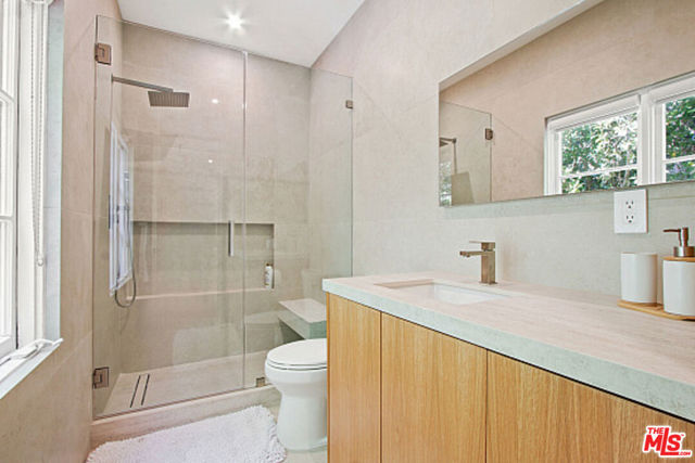 9451 Sunset Boulevard, Beverly Hills CA: https://media.crmls.org/mediaz/d219619e-6f14-451b-b015-7448b641cbfd.jpg