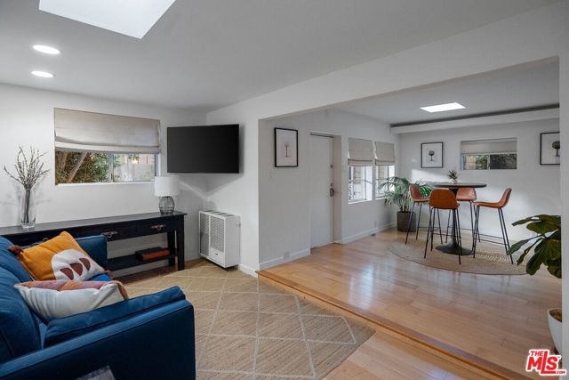 626 Pacific Street, Santa Monica CA: https://media.crmls.org/mediaz/d21984f4-f77d-4c86-9279-2df6602897a7.jpg