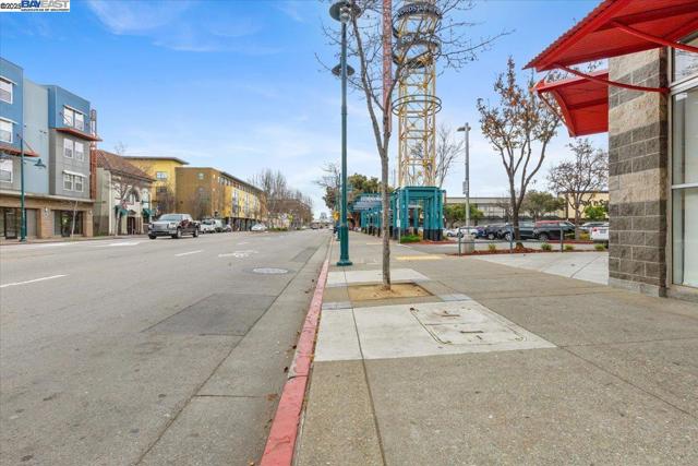 1121 40th Street, Emeryville CA: https://media.crmls.org/mediaz/d219b51c-43b8-482d-bda3-e9fb06fc4142.jpg