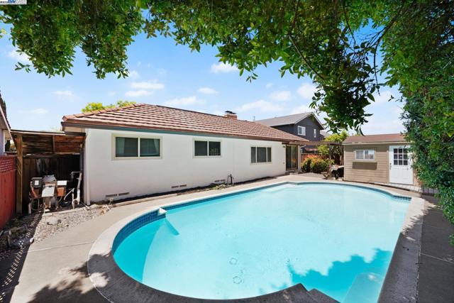 1059 Lakehurst Rd, Livermore CA: https://media.crmls.org/mediaz/d21a140f-0bc0-48f8-b9ec-2a22b3e10b30.jpg
