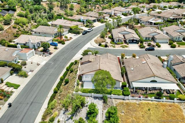 13356 Corte De Comares, San Diego CA: https://media.crmls.org/mediaz/d21a19f1-565e-4321-b527-6e5d44d56bd8.jpg