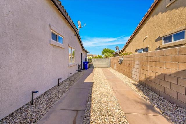 1121 Palmas, Palm Springs CA: https://media.crmls.org/mediaz/d21a4973-4667-481b-857d-9bbc8bcfe60d.jpg