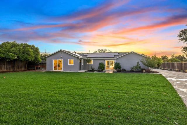 11840 Foothill Avenue, Gilroy CA: https://media.crmls.org/mediaz/d21a9224-6ac9-4425-bef7-925d6624c19e.jpg