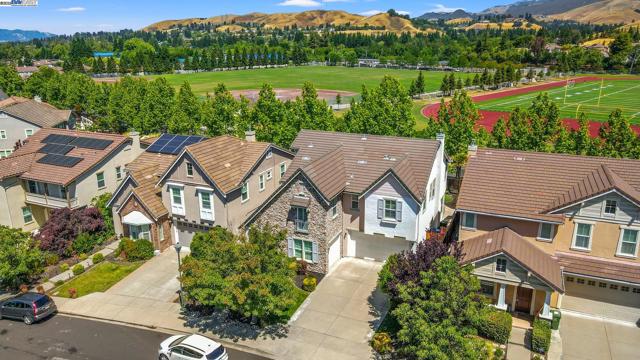 1736 Cottswald St, Danville CA: https://media.crmls.org/mediaz/d21ac2ff-d0b6-4461-b601-3969eac95f9c.jpg