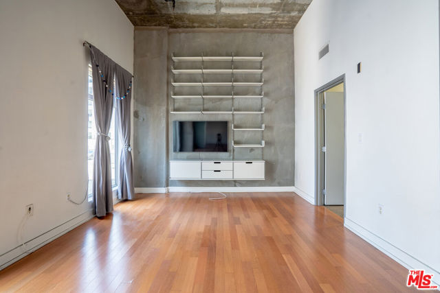 645 W 9th Street, Los Angeles CA: https://media.crmls.org/mediaz/d21ae20c-0a7b-4fe2-b209-252bda1795a9.jpg
