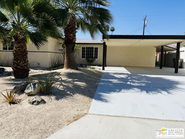69951 Papaya Lane, Cathedral City CA: https://media.crmls.org/mediaz/d21b038f-f1f5-428f-96d8-5b920b274372.jpg