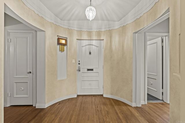 Detail Gallery Image 7 of 57 For 4811 E Alder Dr, San Diego,  CA 92116 - 5 Beds | 4 Baths