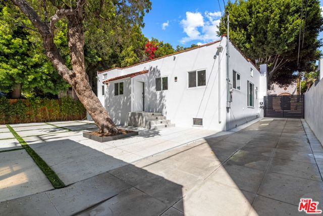 8226 Fountain Avenue, West Hollywood CA: https://media.crmls.org/mediaz/d21c19d7-47b9-4714-a240-900c495c3723.jpg