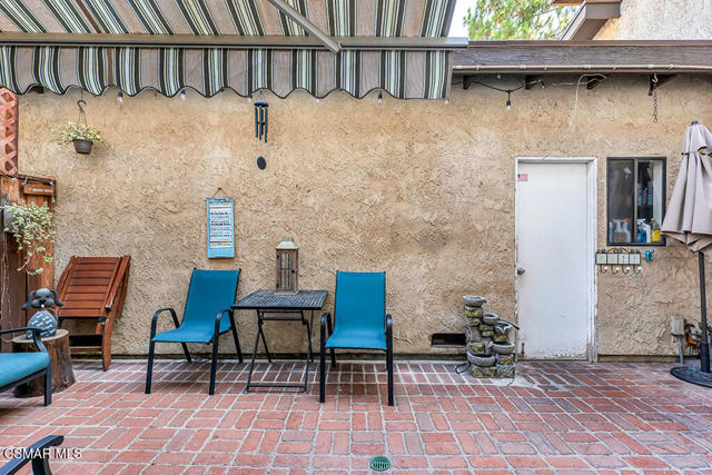 8235 Mason Avenue, Winnetka CA: https://media.crmls.org/mediaz/d21c761f-b2cc-4340-948f-378b7538d3ae.jpg