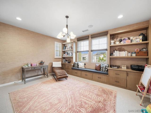916 Camino Aldea, Chula Vista CA: https://media.crmls.org/mediaz/d21d05e4-f7cb-4d75-956d-a85b45972133.jpg