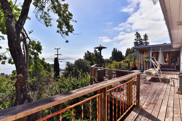 4980 Paradise Drive, Tiburon CA: https://media.crmls.org/mediaz/d21d5f23-ffc3-4dcd-bcd8-147f94d2c9e3.jpg