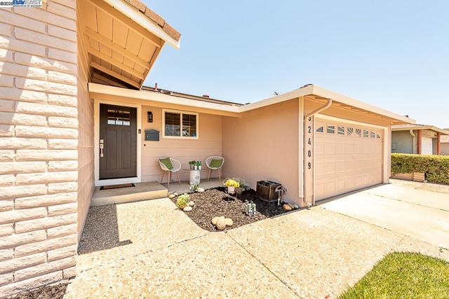 32409 Elizabeth Way, Union City CA: https://media.crmls.org/mediaz/d21e8700-05e3-49aa-adee-c2dd24f0c170.jpg