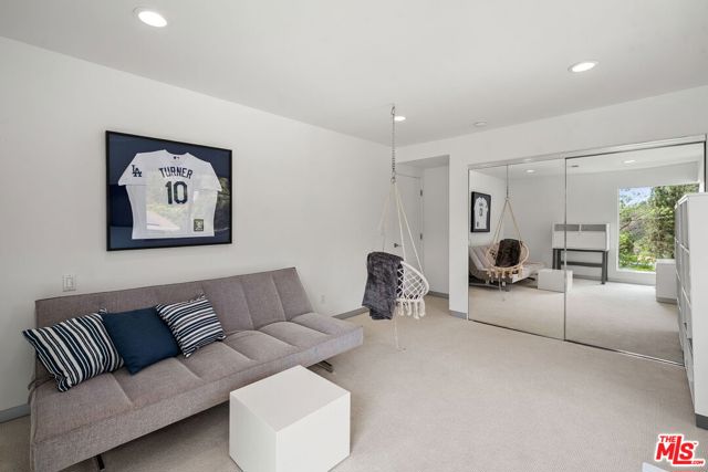 Drew Fenton | 1257 Bienveneda Avenue Pacific Palisades CA | MLS: 7385502