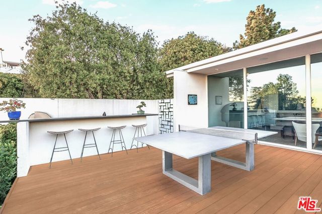 9263 Swallow Drive, Los Angeles CA: https://media.crmls.org/mediaz/d21f37d1-709f-4f46-8b4f-d752145cded7.jpg