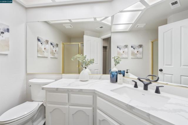 5 Stuart Place, Danville CA: https://media.crmls.org/mediaz/d21fb656-faba-430f-b7de-6c9a525c92ef.jpg