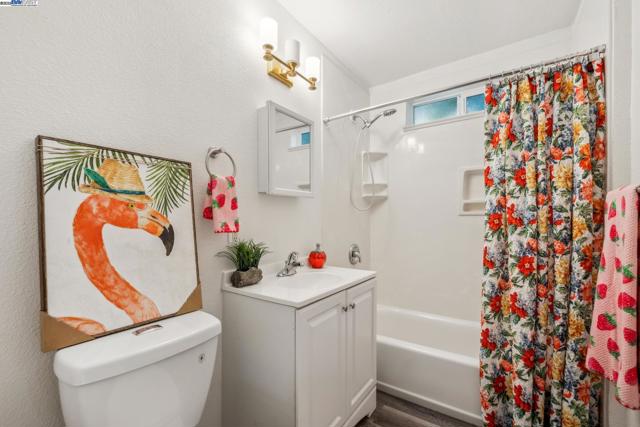 37107 Holly St, Fremont CA: https://media.crmls.org/mediaz/d2206bab-44ce-4a6e-85ca-b91ca1f7f834.jpg