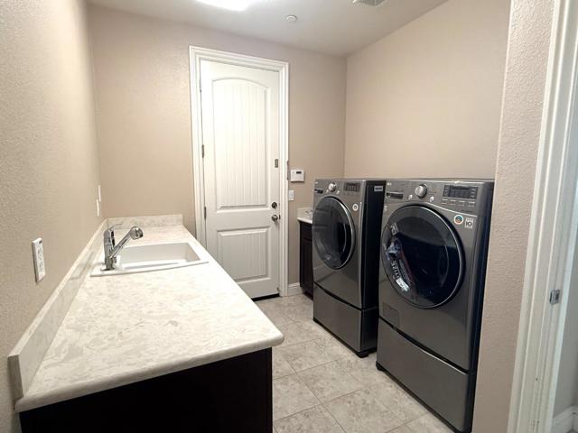 7862 Ridgeline Place, Dublin CA: https://media.crmls.org/mediaz/d2209a5a-b4f0-423c-81eb-bfd9b5e59923.jpg